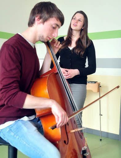 Anna Müller mit ihrem Liedbegleiter Pascal Bullan