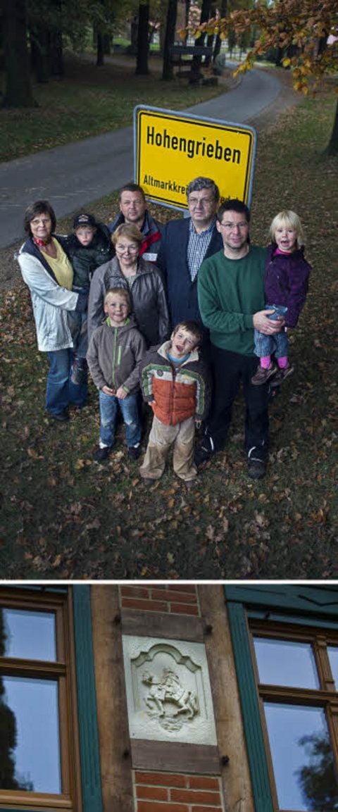 Artikel vom 25.10.12 Nur wenige Hohengriebener sind in der Woche vor Ort: Clara Fleischner, Ursula Wöldecke, Torsten Puhl, Gerhard Schulz und Daniel Schulz (v.l.) mit den Kindern Ruben, Maria, Farin und Valentin.