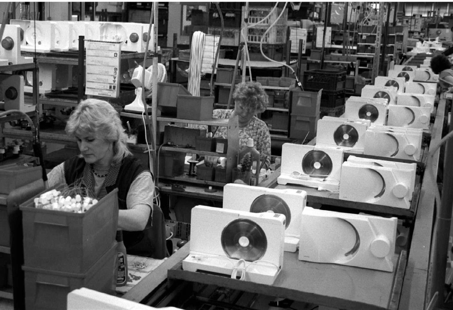 Auch 25 Jahre nach der Wende rühren, mixen und schneiden sie noch: in der DDR hergestellte Küchengeräte.