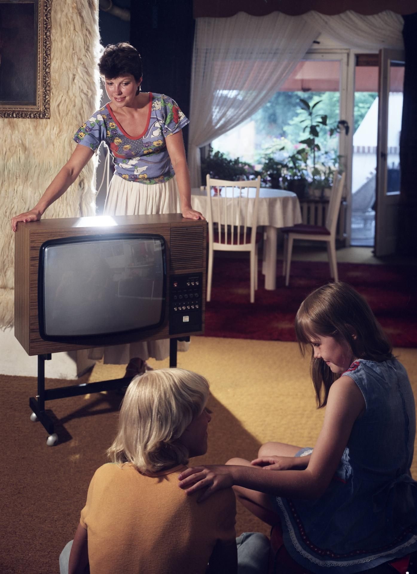 Familienidylle: Werbung in der DDR sollte die eigenen Leistungen betonen und das Kaufverhalten der Bevölkerung steuern.