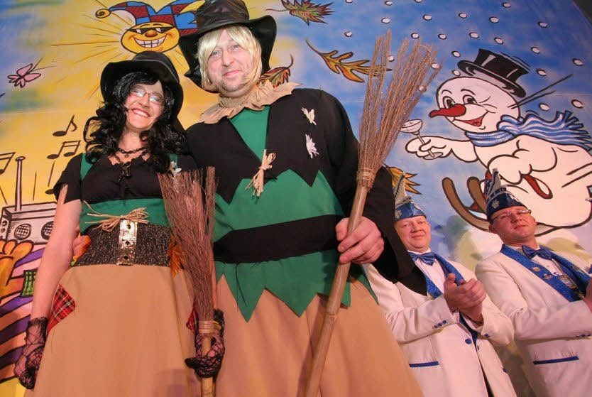 Für seinen besonderen Einsatz in der zurückliegenden Saison wurde das Holzdorfer Prinzenpaar, Anja und Hagen Hammerlik, in der Jahreshauptversammlung gelobt.
