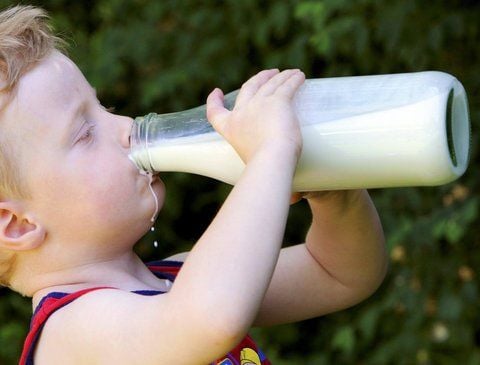 Milch ist teurer geworden. (FOTO: DPA)