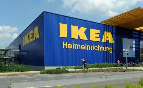 Bei der Explosion eines Sprengsatzes in einer Dresdner Ikea-Filiale sind am Freitagabend (10.06.11) zwei Menschen verletzt worden. (FOTO: DAPD)