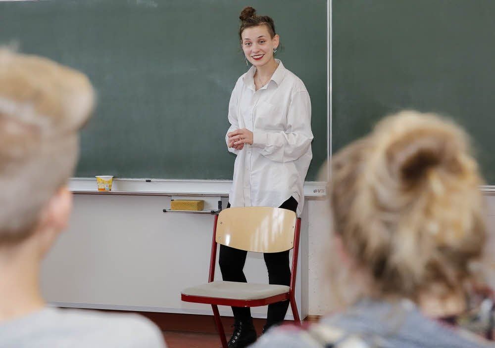Poetry-Slamerin Josephine von Blueten Staub war zu einem Workshop ins Domgymnasium gekommen.