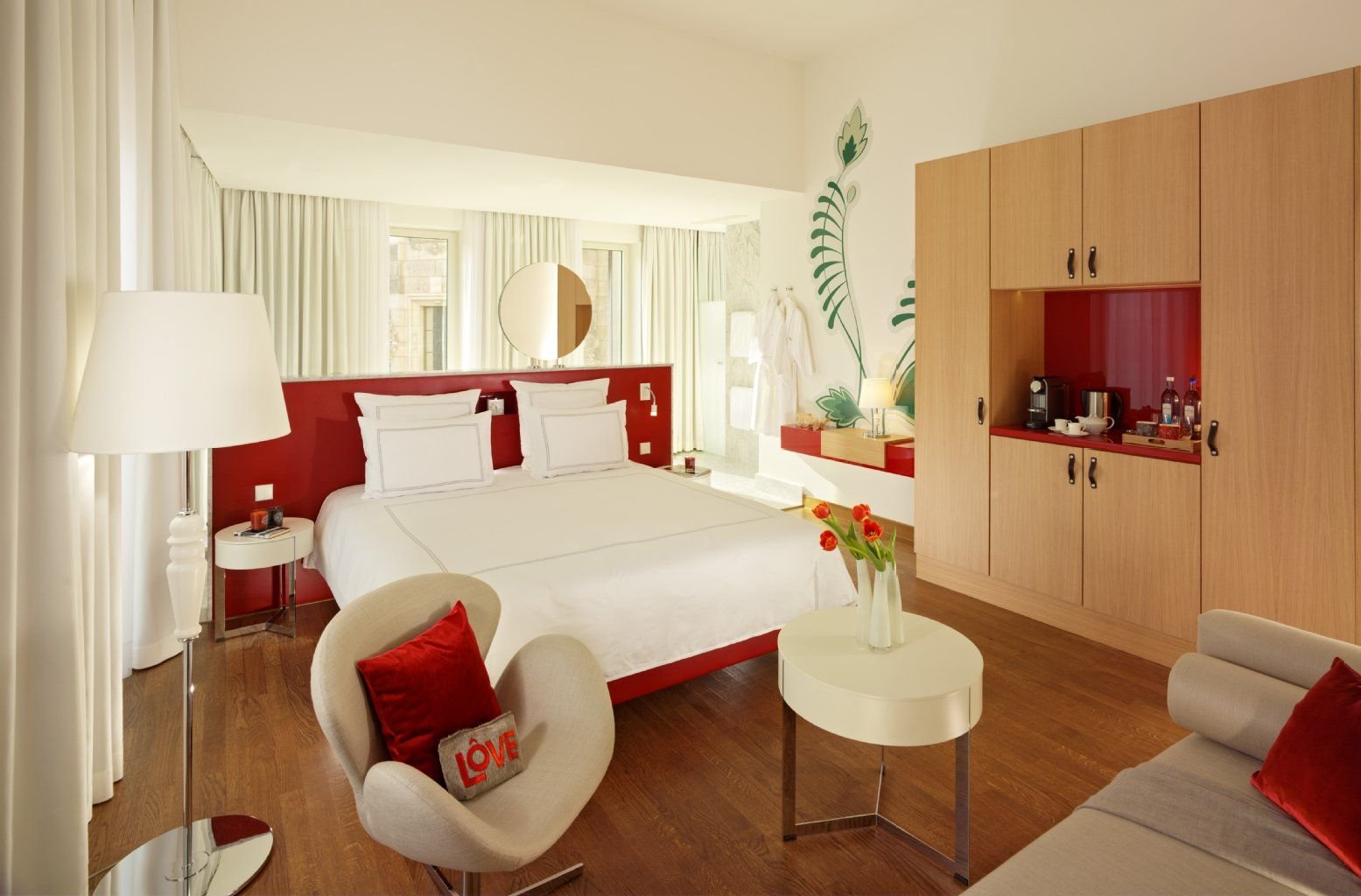 „Die Zimmer sind modern eingerichtet und gut schallisoliert“, schreibt ein anderer Nutzer.
