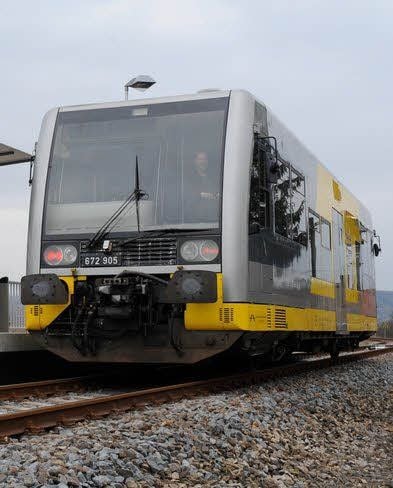 Ein Zug der Burgenlandbahn