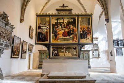 Cranach-Altar in der Wittenberger Stadtkirche, die nach der - noch nicht ganz abgeschlossenen - Sanierung nun wieder besichtigt werden kann.