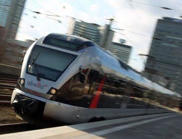 Ein Zug der Privatbahn Abellio.