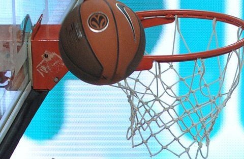 Dieser Basketball hat sein Ziel nur knapp verfehlt.