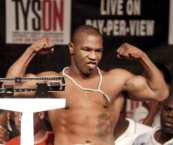 Heavyweight challenger Mike Tyson flexes his muscles after weighing in at 234 1/2 pounds in Memphis, Tennessee 06 June, 2002. Tyson will face the defending champion Lennox Lewis for the WBC/IBF Heavyweight Championship in Memphis 08 June. dpa