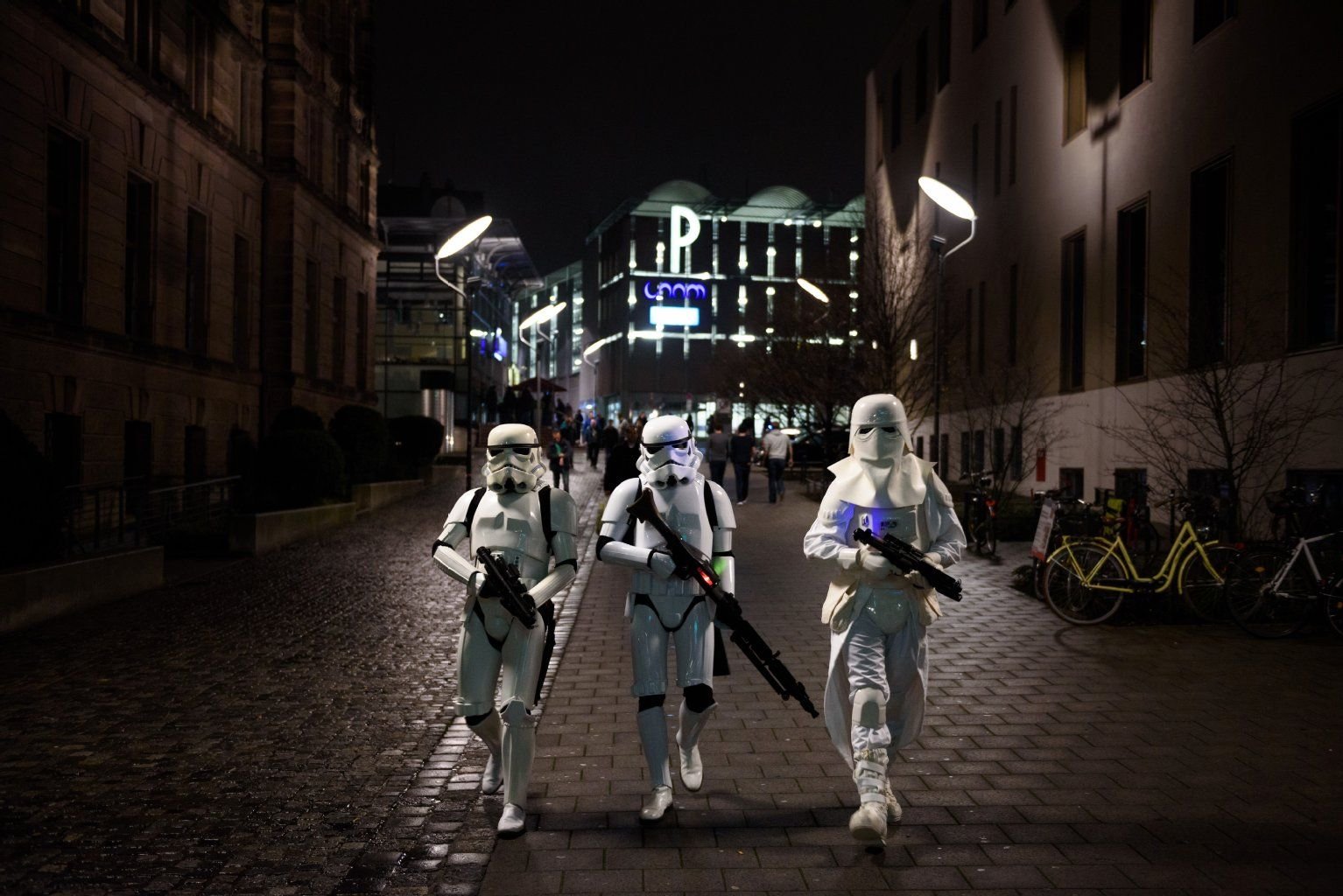 Star Wars-Fans in Nürnberg. In Sachsen-Anhalt hat der neue Kinofilm noch keinen Hype ausgelöst.