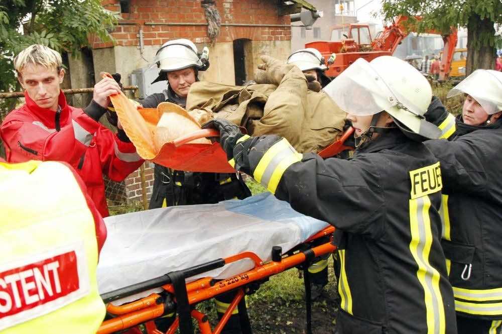 Die Feuerwehr aus Frose nutzte den Tag, um eine Übung durchzuführen. Sie rettete einen „Verletzten“.