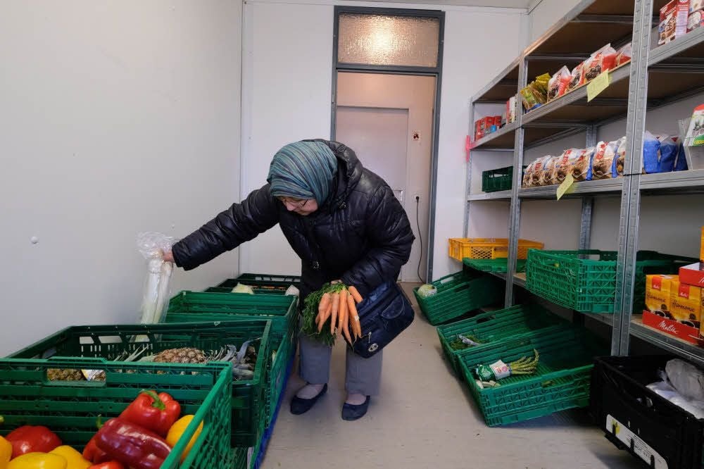 Allzu üppig ist das Angebot der halleschen Tafel nicht - es reicht für 50 Personen pro Tag.