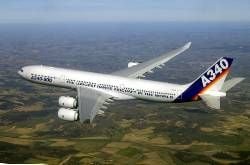 Jungfernflug des neuen Airbus A340-500 über