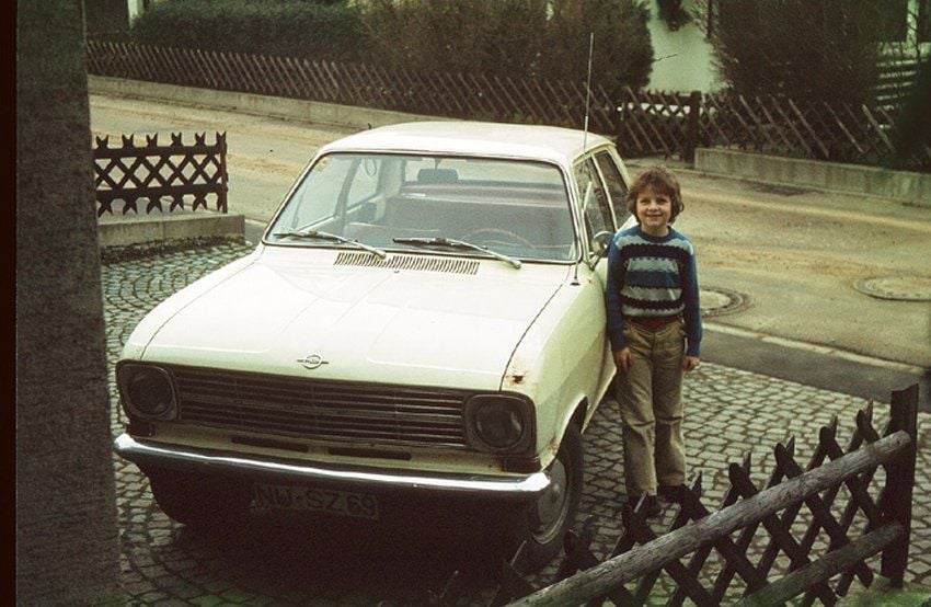 Blog-Gründer Thomas Sälzle nimmt Abschied vom Opel Kadett B. Das Familienauto mit dem großen Rostloch im vorderen Kotflügel kam in den frühen 1980ern zum Verwerter.