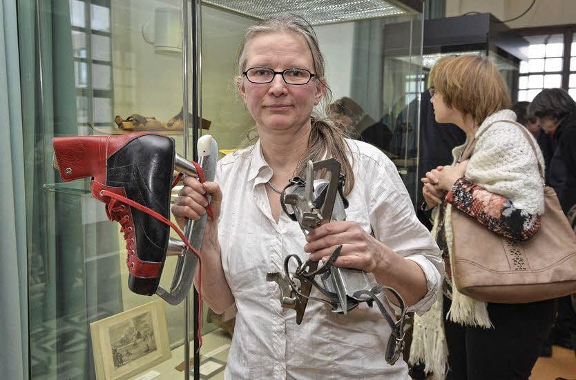 Sibylle Hofter stellt im Dachgeschoss vom Johannbau aus.