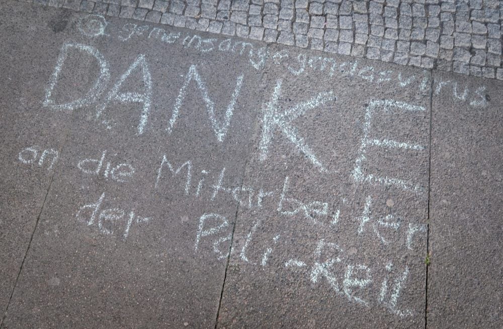Speziell an die Mitarbeiter der Poli Reil geht dieser kreidegeschriebene Dank.