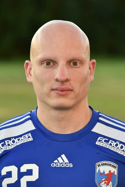 Rechtsaußen Benedikt Schmidt