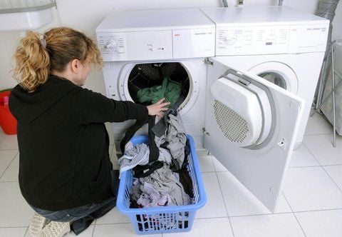 Tatsache: Auch 47 Minuten Hausarbeit gehören laut der Studie zu einem gelungenen Tag. (FOTO: DPA)