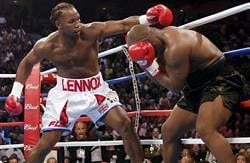 Der Boxer hat den Beißer in die Knie gezwungen und sich endgültig in die «Hall of Fame» erhoben. Schwergewichtler Lennox Lewis verteidigte in der Nacht zum Sonntag vor 15 327 Zuschauern in der «Pyramid Arena» von Memphis (Tennessee) eindrucksvoll seine WBC- und IBF-Weltmeistertitel mit einem K.o.-Sieg in der achten Runde gegen Mike Tyson (USA) und wähnte sich danach am Ziel seiner Träume. «Ich wollte mein Vermächtnis vollenden und allen Leuten zeigen, dass ich der beste Kämpfer der Welt bin. Das habe ich bewiesen», meinte der 36-Jährige nach seiner taktischen Meisterleistung zu Recht überaus zufrieden.