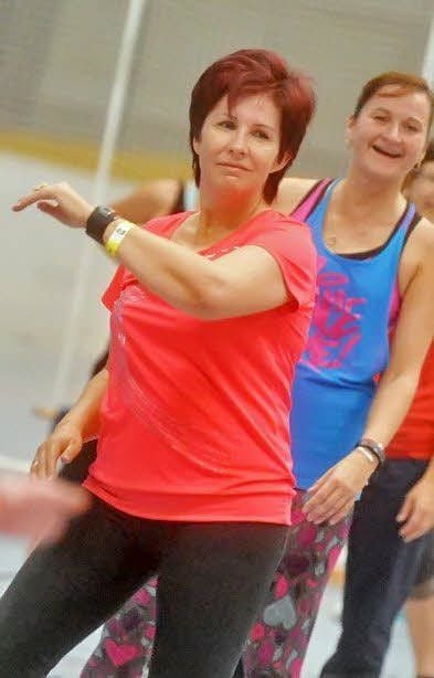 So hundertprozentig klappt das noch nicht mit den Schritten nach Salsa, Samba und Cha Cha Cha.