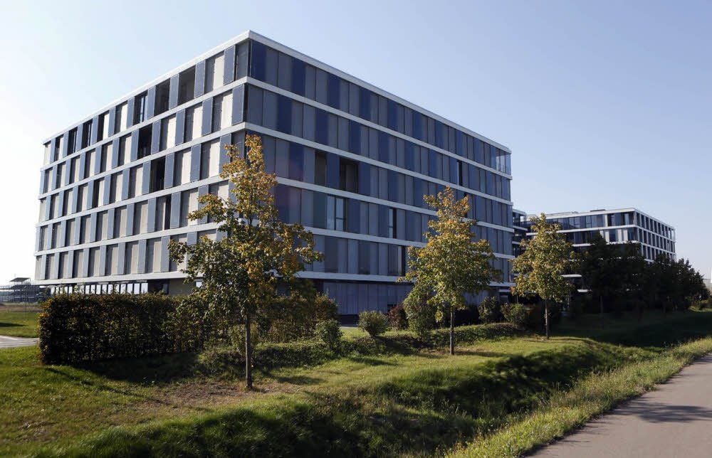 Zu Vermieten: Hanwha Q-Cells benötigt einen der drei Bürotürme in der Sonnenallee nicht mehr.