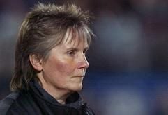 Nationaltrainerin Tina Theune-Meyer war mit dem Spiel ihrer Mannschaft alles andere als zufrieden.(Foto: dpa)