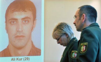 Ein Foto des mutmaßlichen Mörders von Kardelen: Der 29 Jahre alter Nachbar Ali Kur soll vor drei Wochen die achtjährige Kardelen aus Paderborn ermordet haben. (FOTO: DPA)