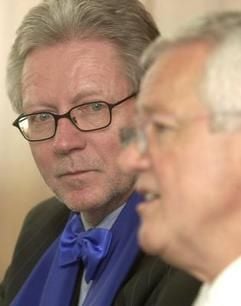 Börsenvereinsvorsteher Dieter Schormann (l.) und Buchmessenchef Volker Neumann auf einer Pressekonferenz in Frankfurt/Main (Foto: dpa).