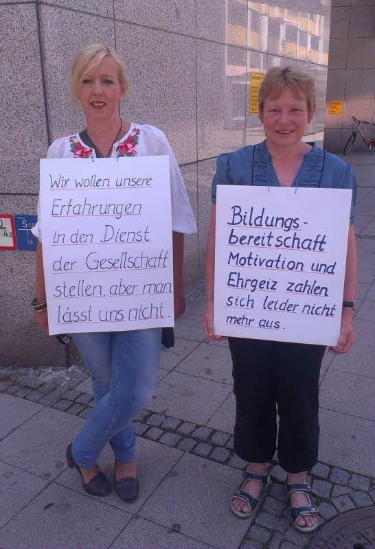 Daniela Ahmadi (l.) und Birgit Fischer sind sauer.