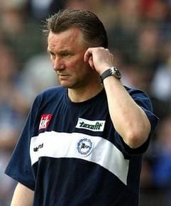 Der Bielefelder Trainer Benno Möhlmann im Mai 2003 in Bielefeld. (Foto: dpa)