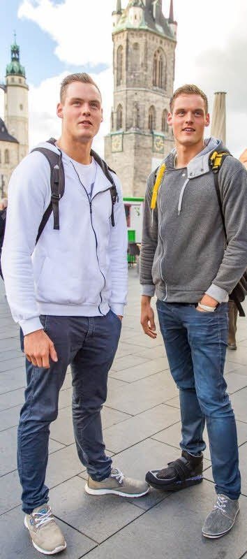 Hendrik Ulrich (links) ist eigens aus Leipzig herüber gekommen in die alte Heimat, um seinen Bruder Marek zu besuchen.