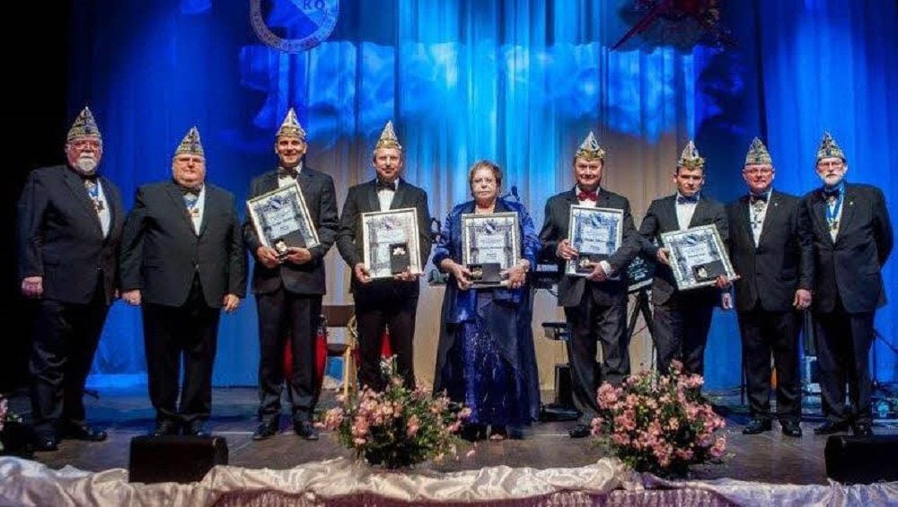 Die neuen Senatoren erhielten Berufungsurkunden.