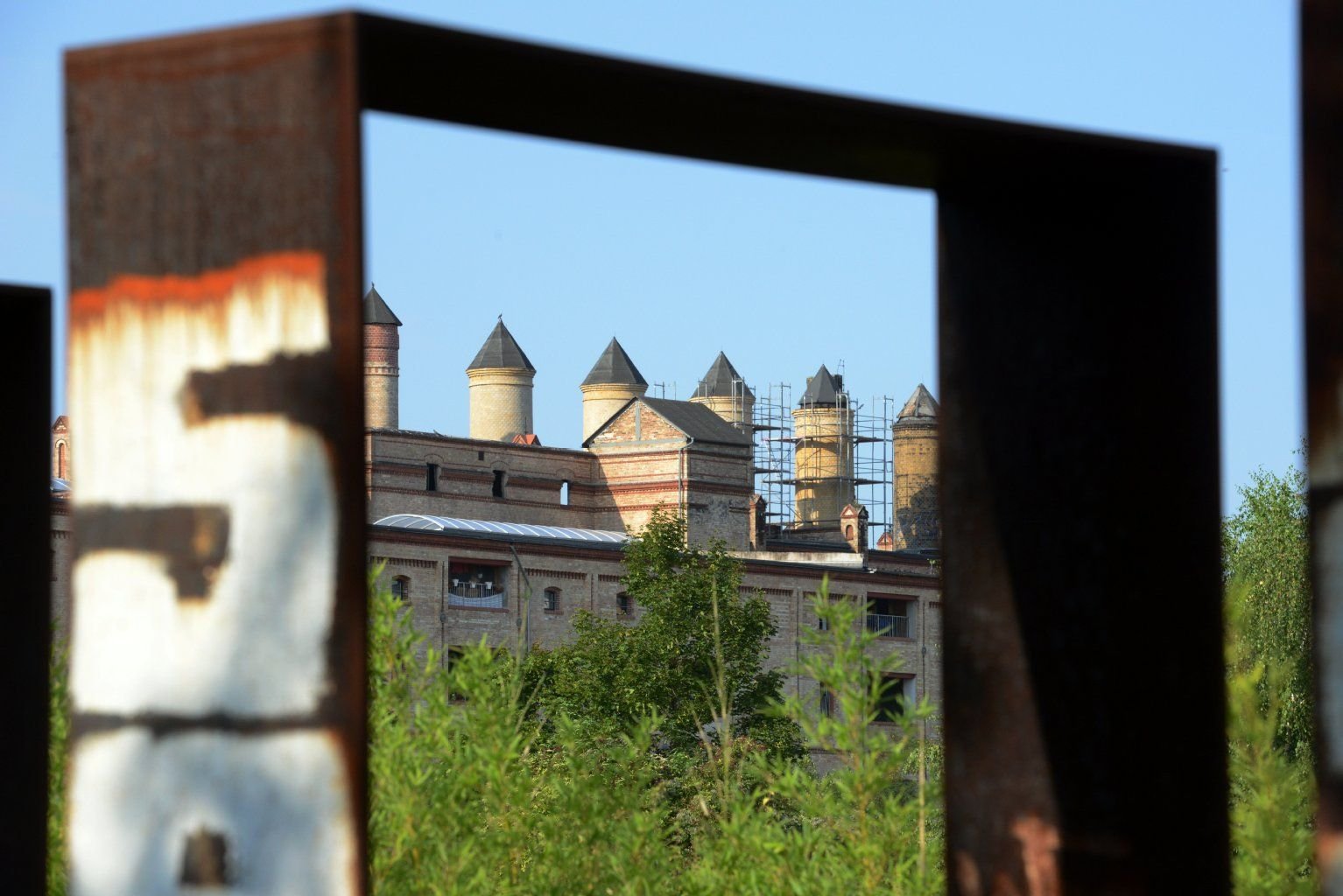 Blick auf die alte Malzfabrik am früheren Thüringer Bahnhof.