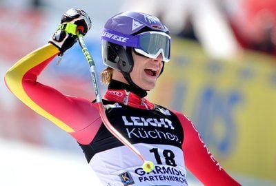 Maria Riesch jubelt beim Finale des Abfahrt-Weltcups auf der Kandahar-Strecke in Garmisch-Partenkirchen (Oberbayern) über ihren Sieg. (FOTO: DPA)