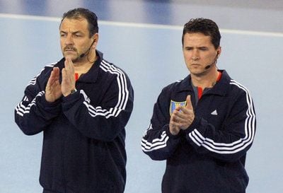 Die deutschen Schiedsrichter Frank Lemme (l.) und Bernd Ullrich wurden vom Deutschem Handballbund am 16. März wegen Korruptionsverdacht vom Spielbetrieb suspendiert. (FOTO: DPA)