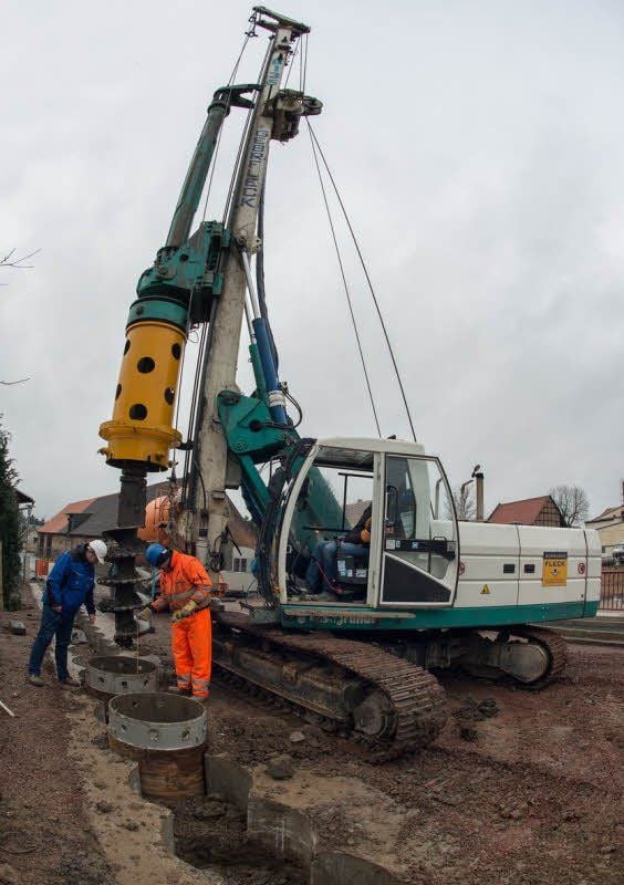 Das Drehbohrgerät im Einsatz.
