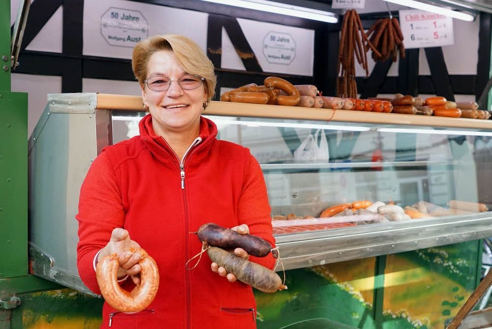 Marika Köhl verkauft seit 30 Jahren Wurst auf Wochenmärkten.