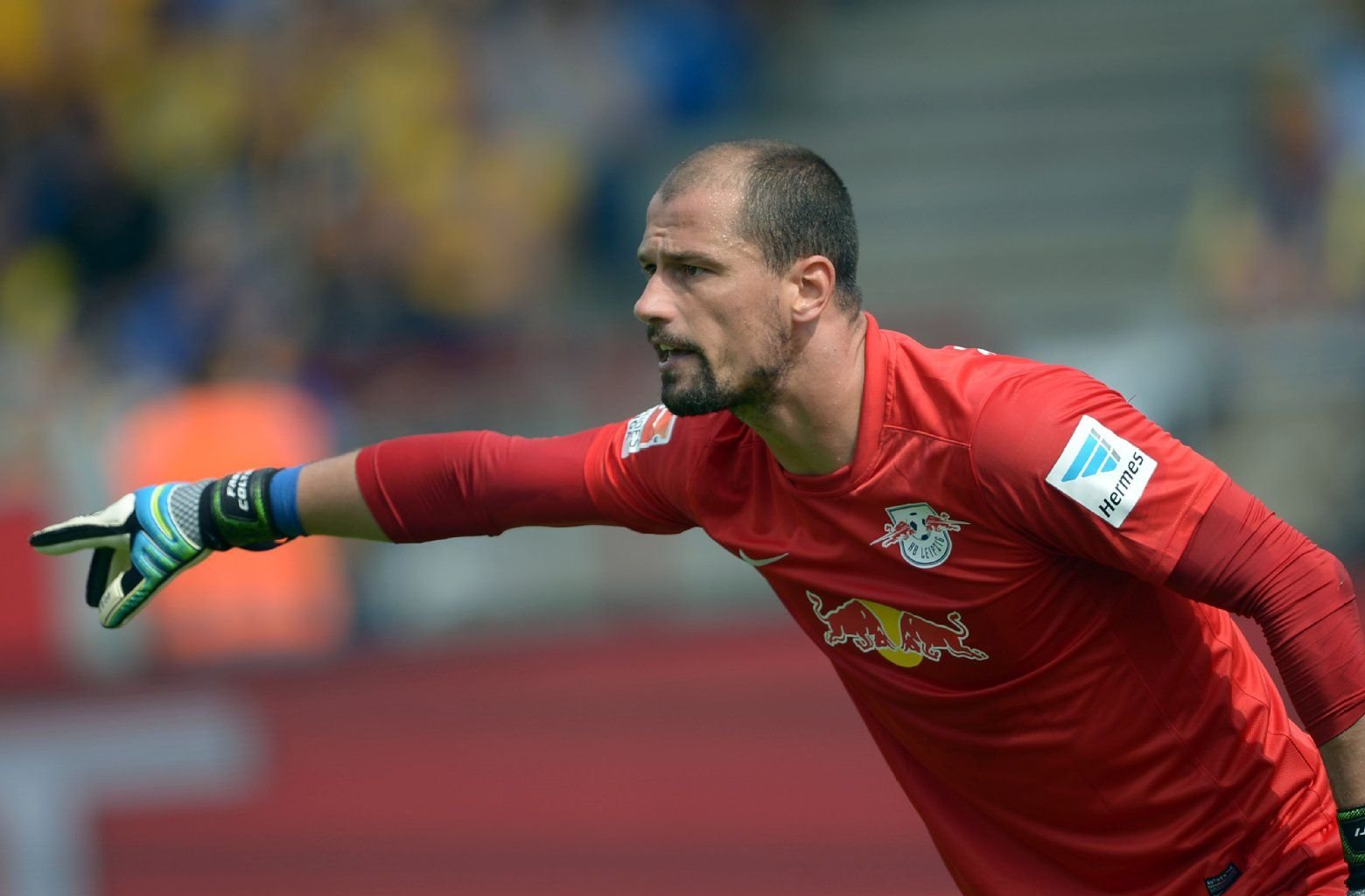 Leipzigs Torwart Fabio Coltorti gestikuliert.