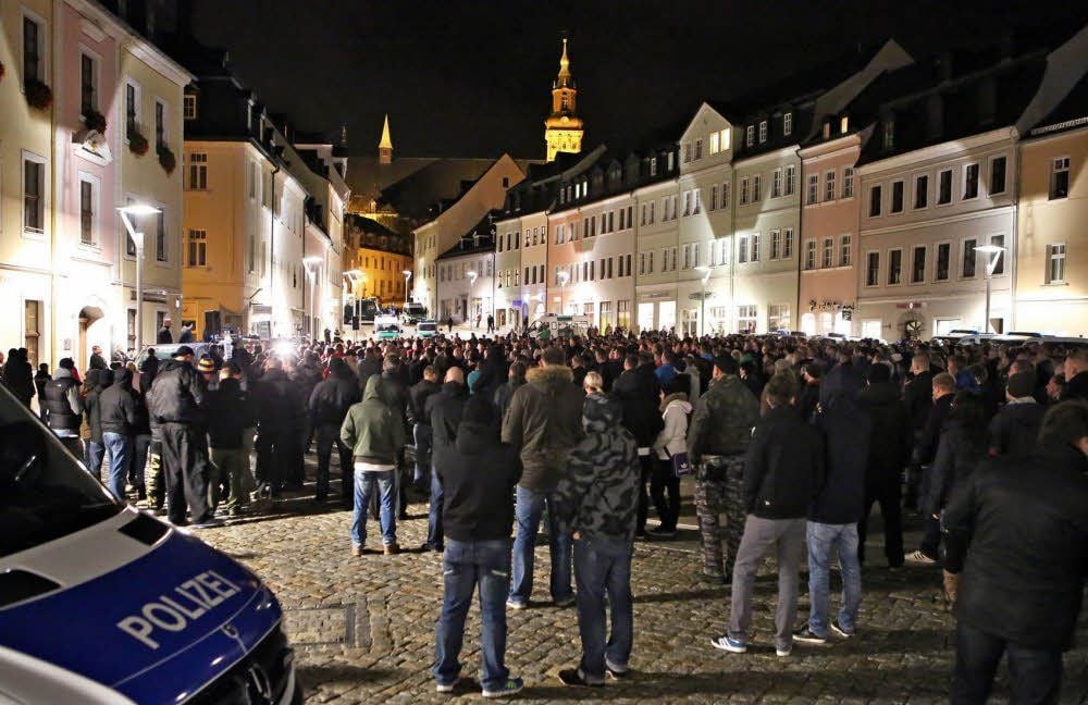 Heißt „Lichtellauf“, ist aber eine Demonstration gegen Asylbewerber - Schneeberg im Erzgebirge am vergangenen Wochenende.