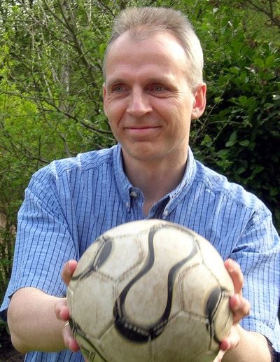 Profesor Andreas Heuer trifft schon wissenschaftlich fundierte Aussagen: Bayern München wird nach aktuellen Berechnungen (Stand 25. Spieltag) deutscher Meister. (FOTO: DPA)