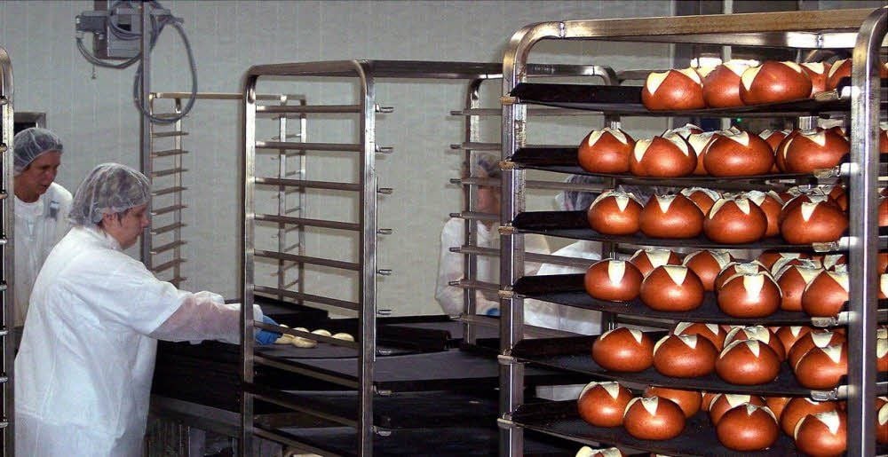Neben Brezeln gehören auch Brötchen zur Produktpalette der Bäckerei-Kette Ditsch in Oranienbaum.