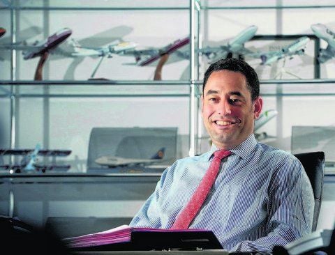 Markus Kopp (43) hat das Luftfahrt-Geschäft von der Pike auf gelernt. Fast 20 Jahre war er in verschiedenen Positionen bei Lufthansa tätig, bevor er im Januar 2007 Alleinvorstand der Mitteldeutschen Flughafen AG wurde.