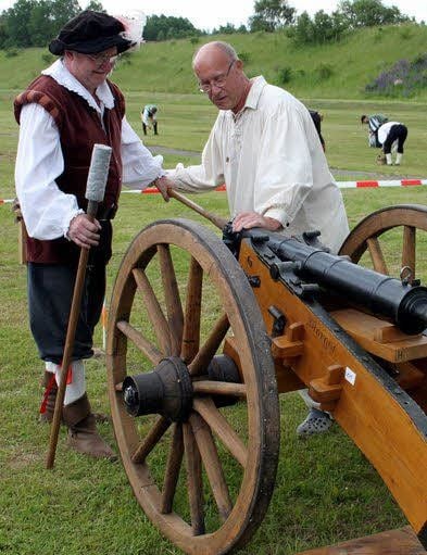 Roßlaer Kanoniere: Dieter Graneß (li.) und Gernot Ganß