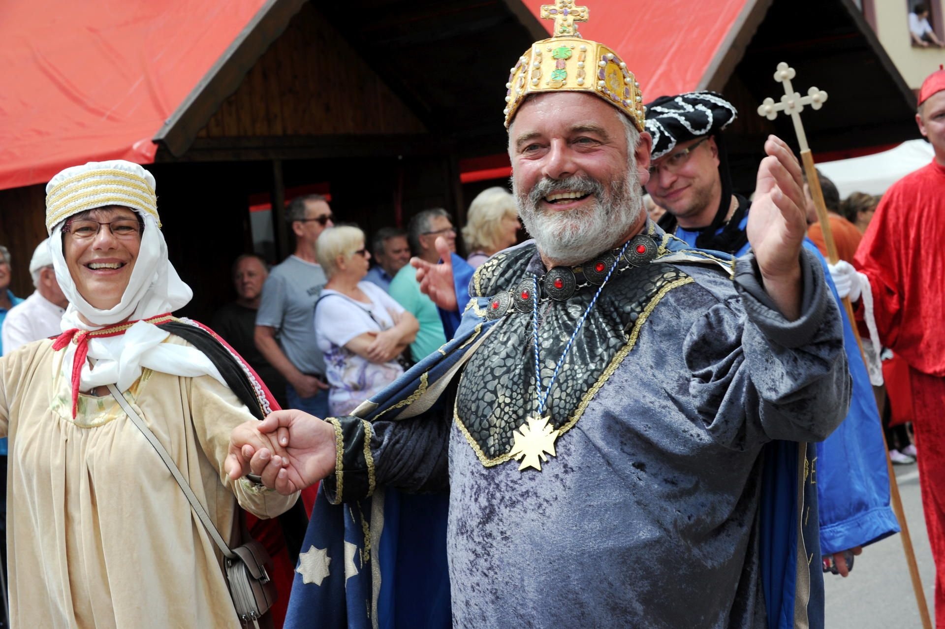 Zeitweise ging es auch überaus königlich zu, beim großen Festumzug in Eisleben.