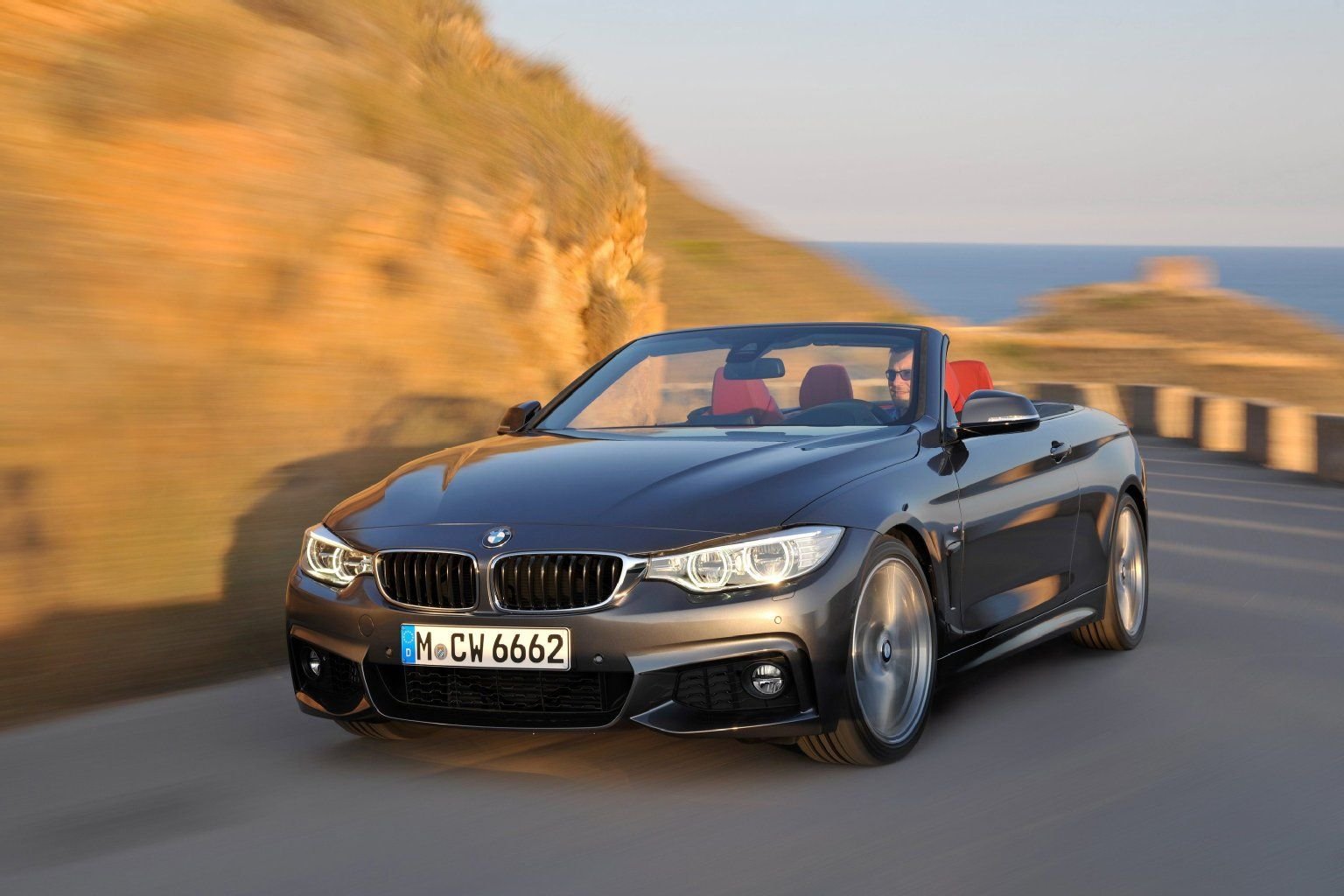 Das neue BMW 4er Cabrio mit versenkbarem Hardtop wird mindestens 46.300 Euro kosten.