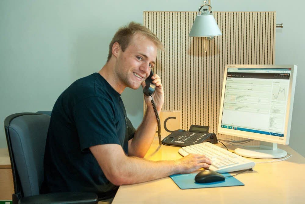 Falk Ponath ist einer von 20 Studienbotschaftern der Uni Halle und gibt am Study-Phone Auskunft rund um Hochschule und Stadt.