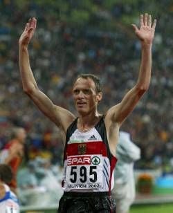 Germany's Dieter Baumann celebrates after placing second in men's 10.000m race at the European Athletics Championships in Munich, 07 August 2002. dpa
