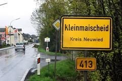 Das Westerwalddorf Kleinmaischeid (Kreis Neuwied) ist ab dem 1. Mai 2004 geografischer Mittelpunkt der Europäischen Union. (Foto: dpa)
