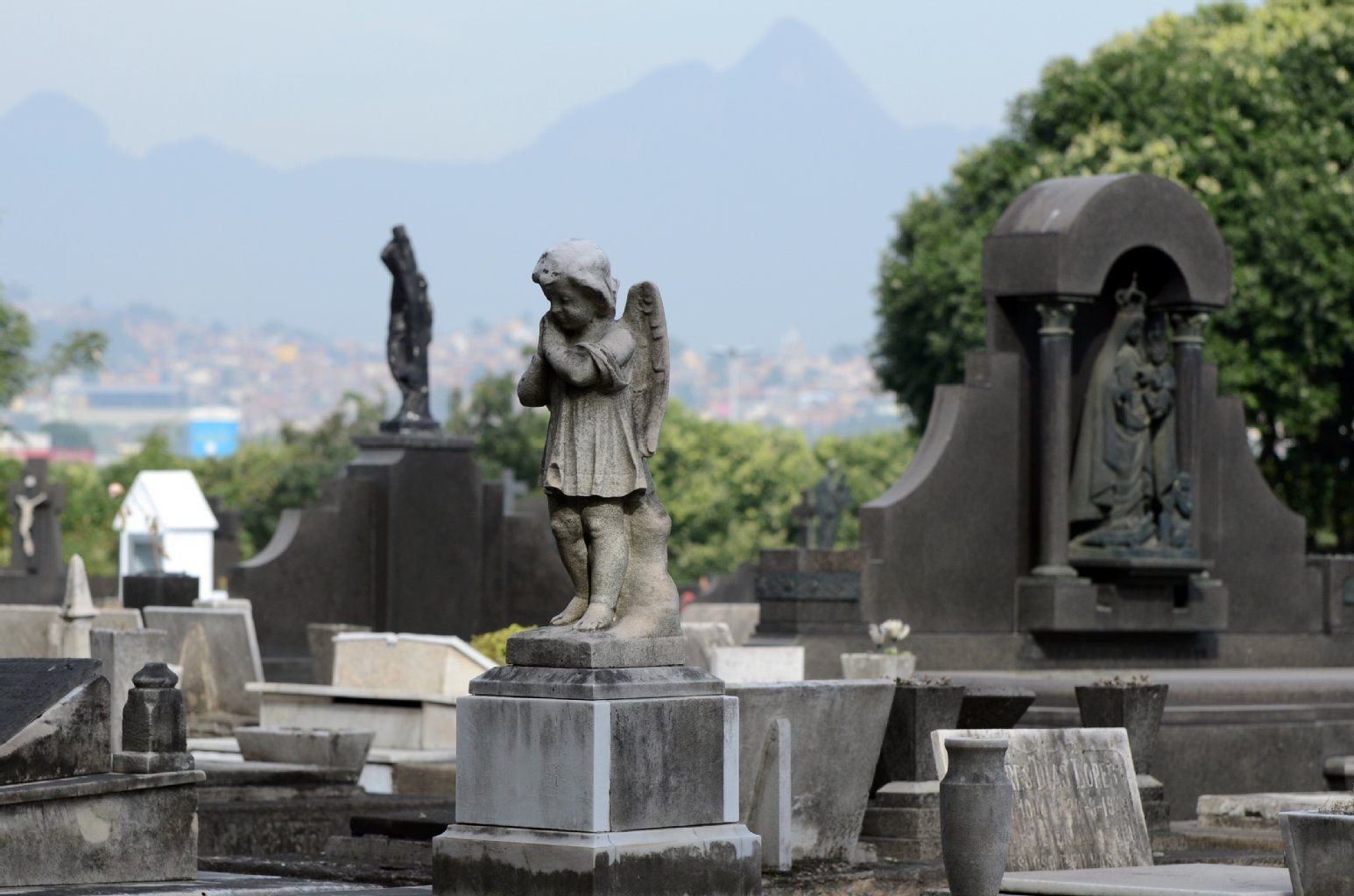 Wegen des steigenden Übergewichts in Brasilien setzt der Friedhof Penitencia verstärkt auf XXL-Gräber.